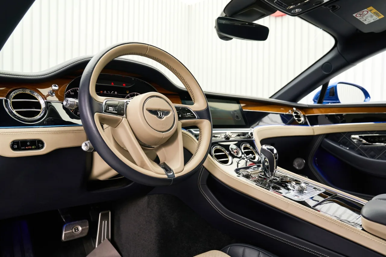 2018 Bentley Continental GT W12 offered by a specialist dealer in Dubai, United Arab Emirates, photo 8 of 10