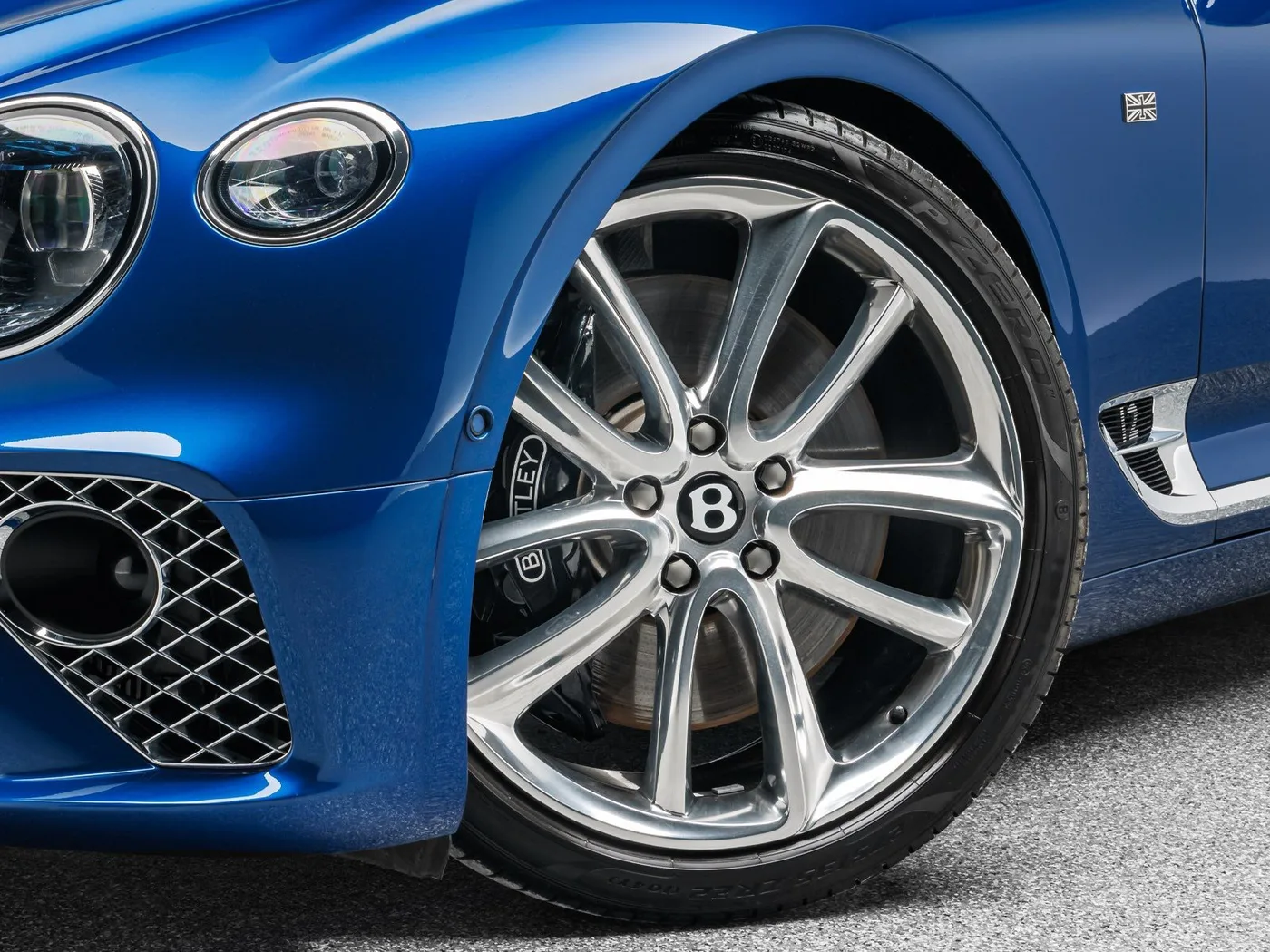 2018 Bentley Continental GT W12 offered by a specialist dealer in Singen, Germany, photo 5 of 15