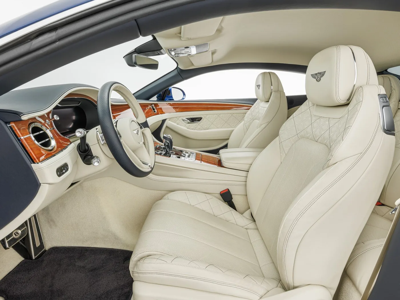 2018 Bentley Continental GT W12 offered by a specialist dealer in Singen, Germany, photo 12 of 15