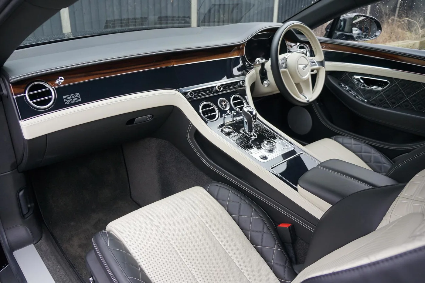 2018 Bentley Continental GT W12 angeboten von einer Vertragshändlergruppe in Ripley, Vereinigtes Königreich, Foto 2 von 25