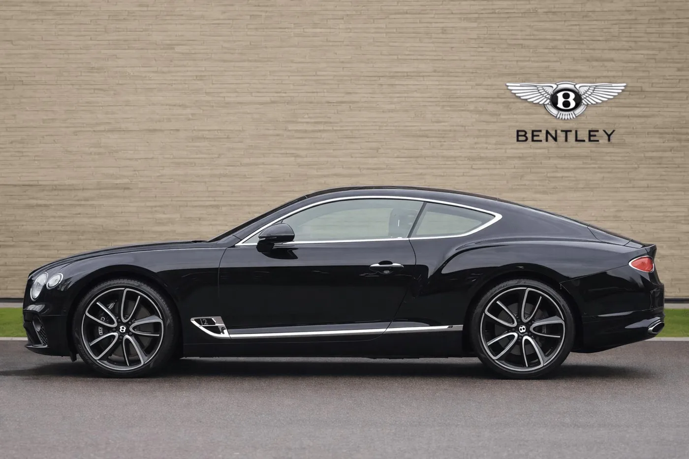 2018 Bentley Continental GT W12 angeboten von einer Vertragshändlergruppe in Ripley, Vereinigtes Königreich, Foto 5 von 25