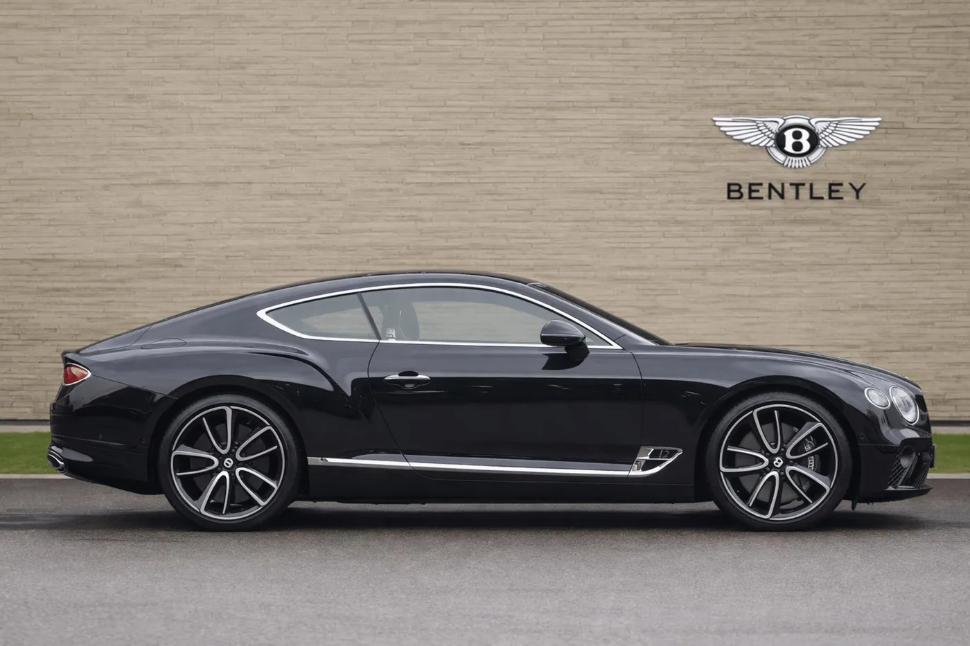 2018 Bentley Continental GT W12 angeboten von einer Vertragshändlergruppe in Ripley, Vereinigtes Königreich, Foto 7 von 25