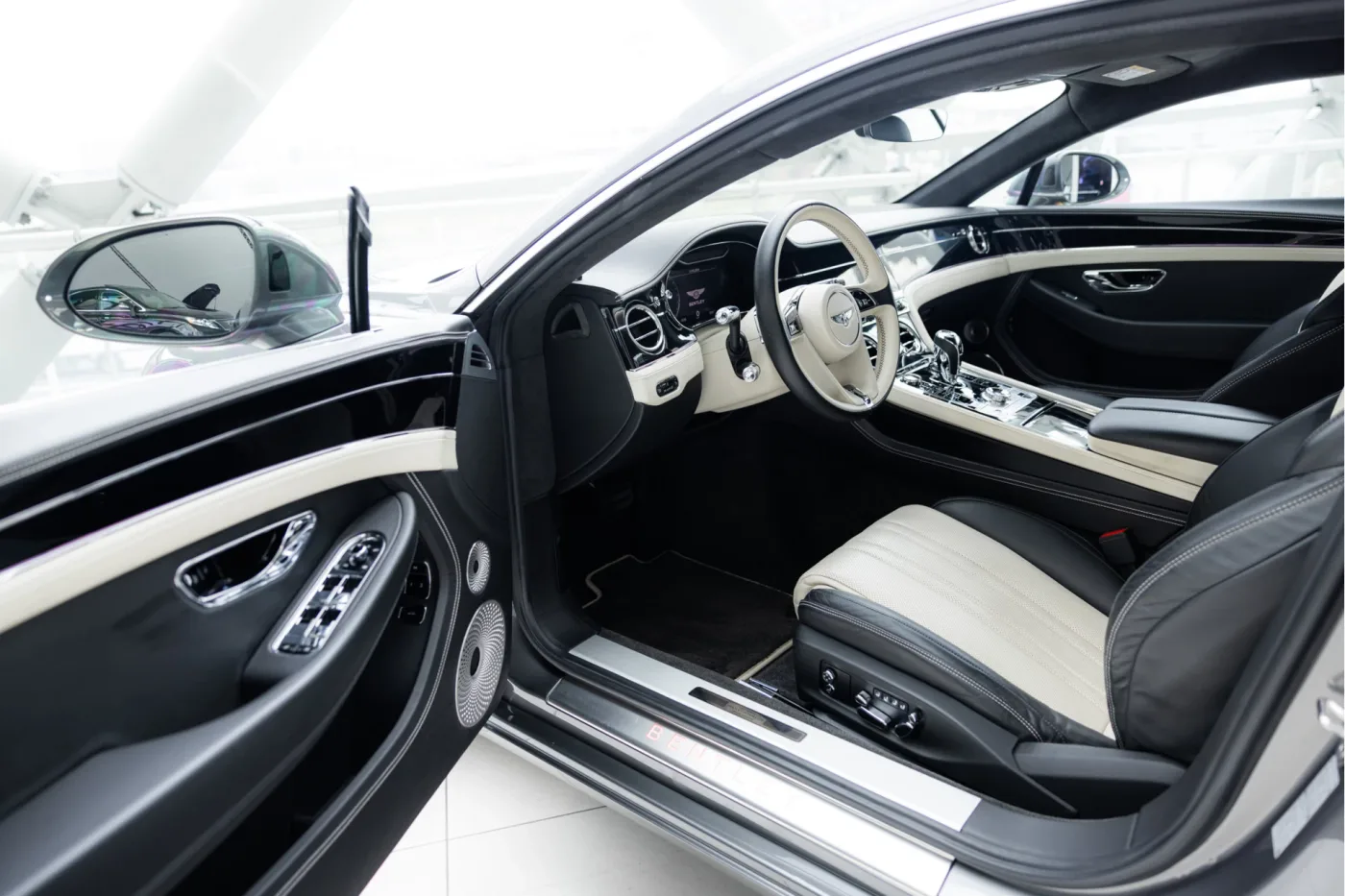 2018 Bentley Continental GT W12 angeboten von einem offiziellen McLaren und Morgan-Vertragshändler in Utrecht, Niederlande, Foto 3 von 25