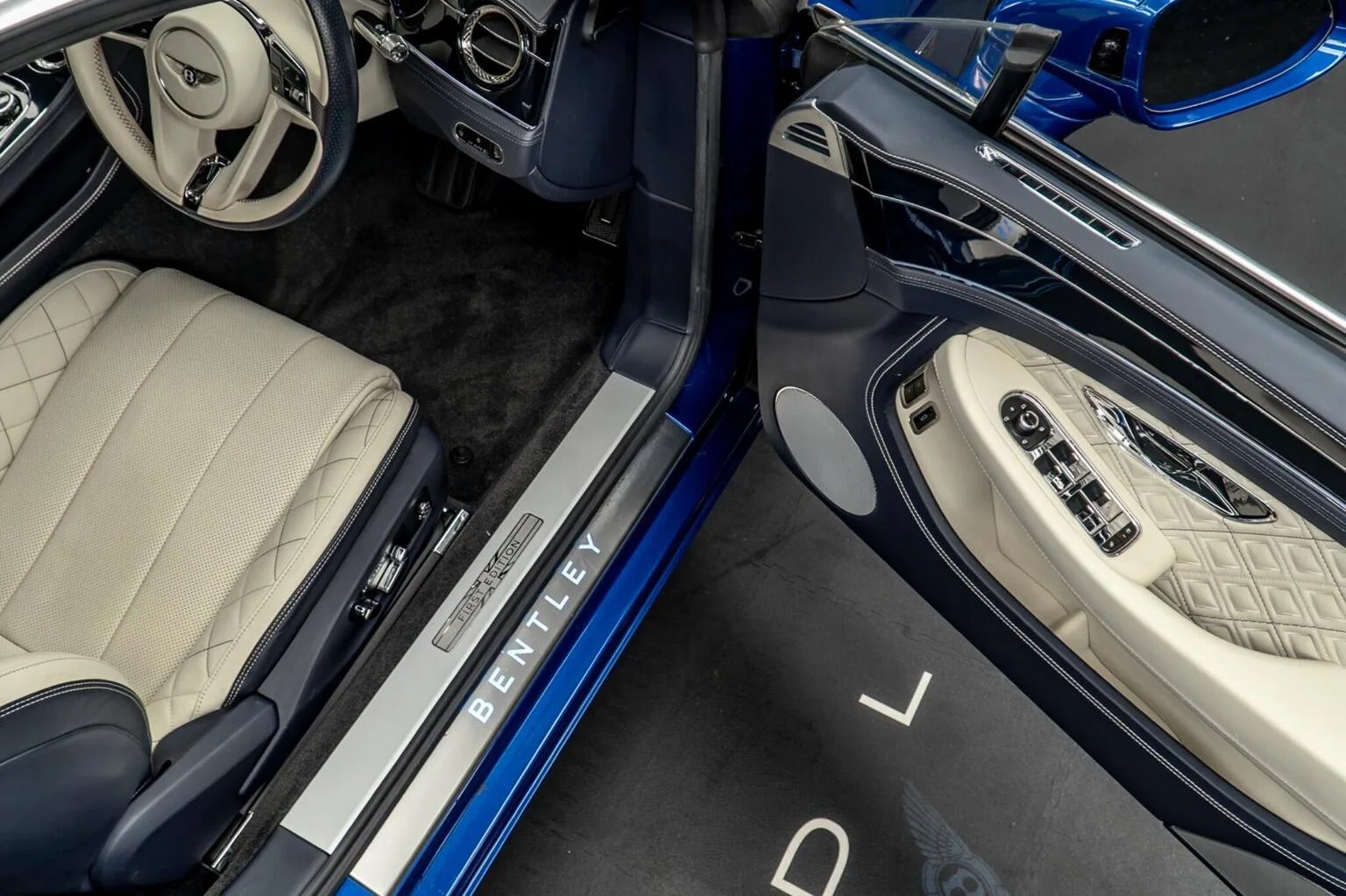 2018 Bentley Continental GT W12 First Edition, 28/30