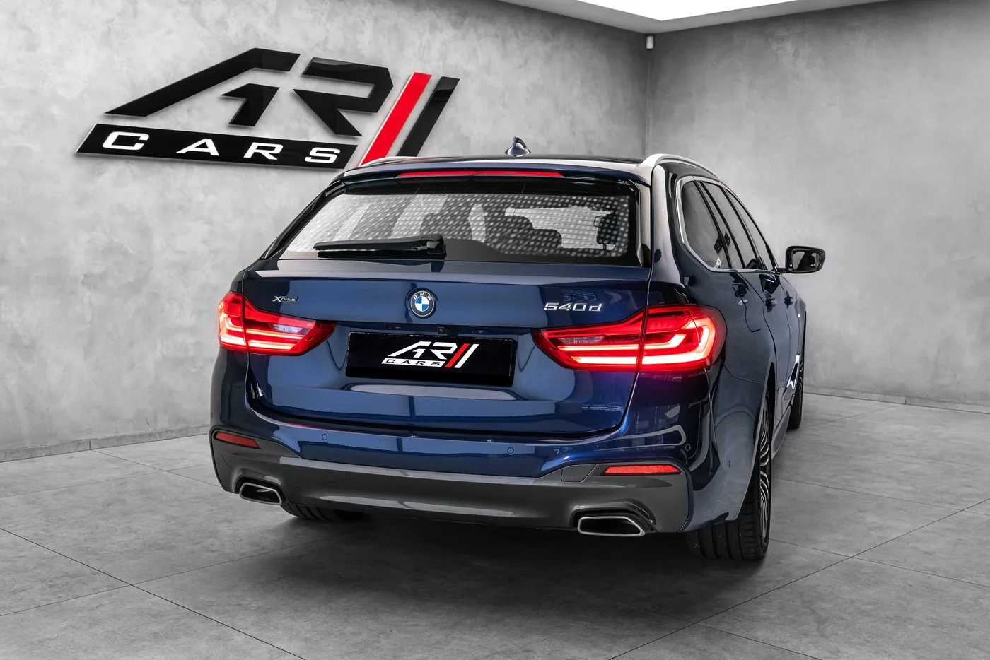 2018 BMW 540d Touring xDrive M Sport offered by a specialist dealer in Ostrava, Czechia, photo 6 of 23