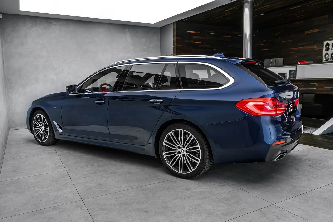 2018 BMW 540d Touring xDrive M Sport offered by a specialist dealer in Ostrava, Czechia, photo 7 of 23