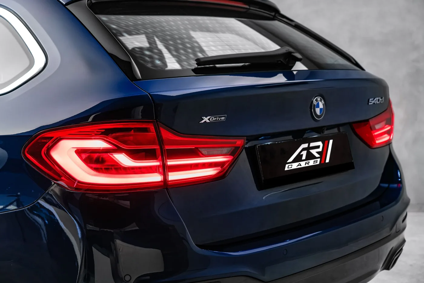 2018 BMW 540d Touring xDrive M Sport offered by a specialist dealer in Ostrava, Czechia, photo 10 of 23