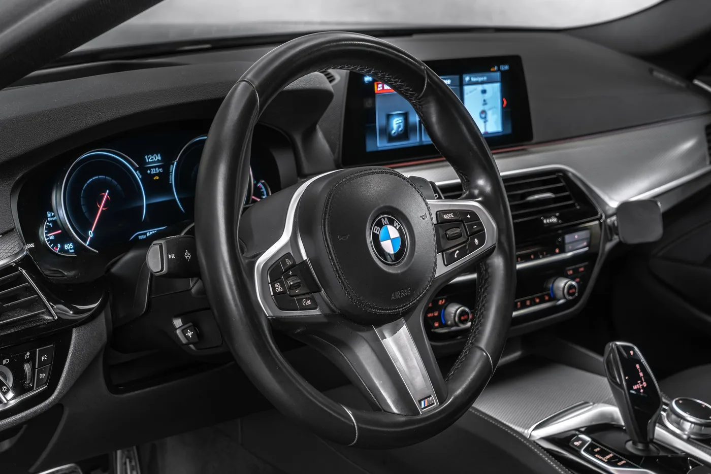 2018 BMW 540d Touring xDrive M Sport offered by a specialist dealer in Ostrava, Czechia, photo 16 of 23