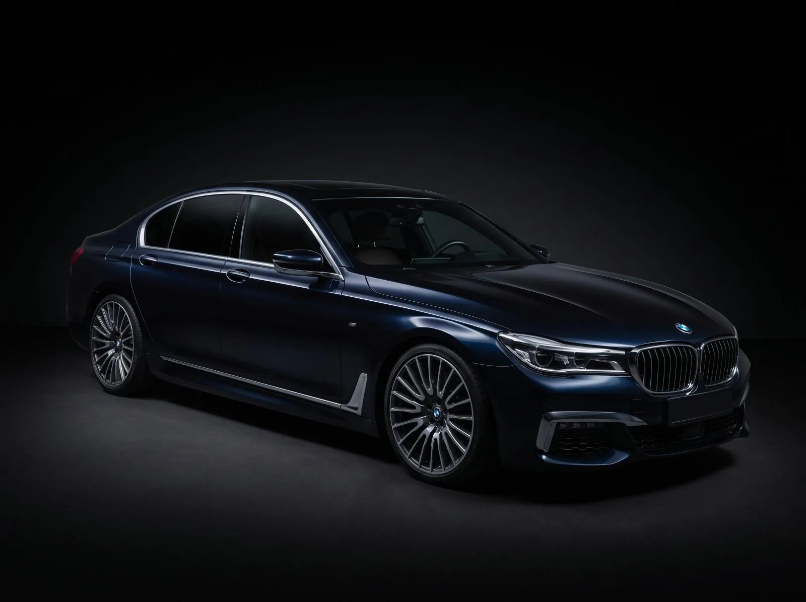 2018 BMW 740i M Sport offered by a specialist dealer in Ellerbek, Germany, main photo
