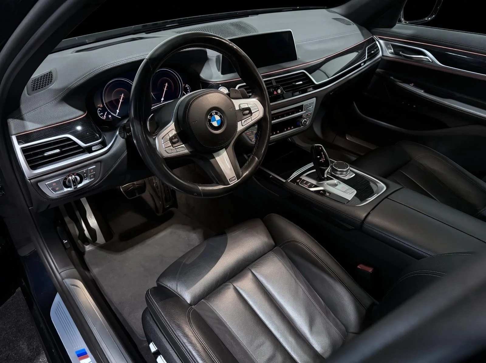 2018 BMW 740i M Sport, 9/14
