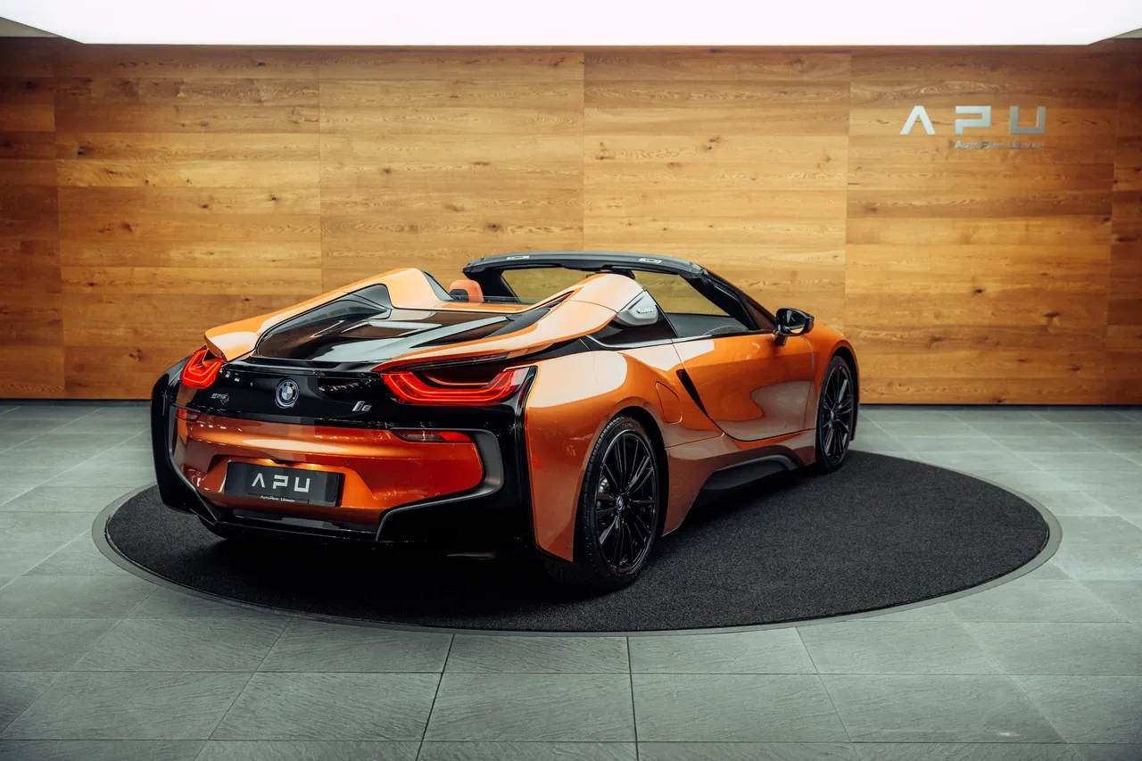 2018 BMW i8 Roadster proposée par un concessionnaire spécialisé à Uznach, Suisse, photo principale