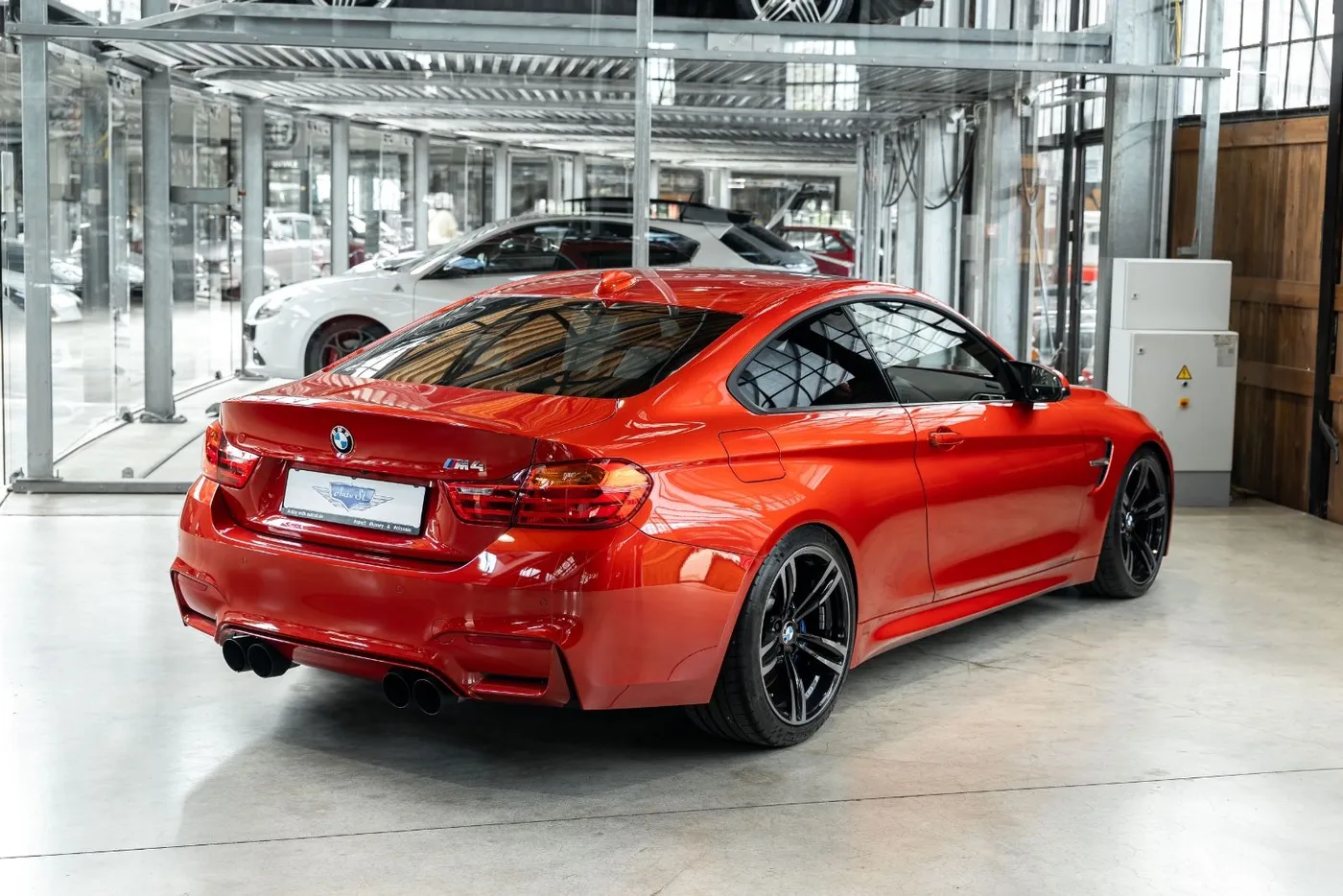 2018 BMW M4 Coupé proposée par un concessionnaire spécialisé à Neuss, Allemagne, photo 2 sur 25