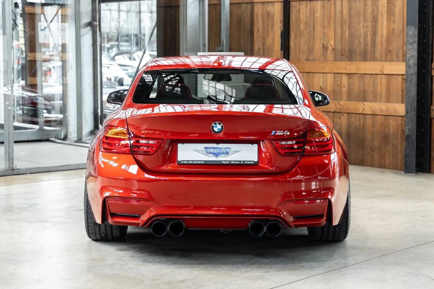 2018 BMW M4 Coupé proposée par un concessionnaire spécialisé à Neuss, Allemagne, photo 4 sur 25
