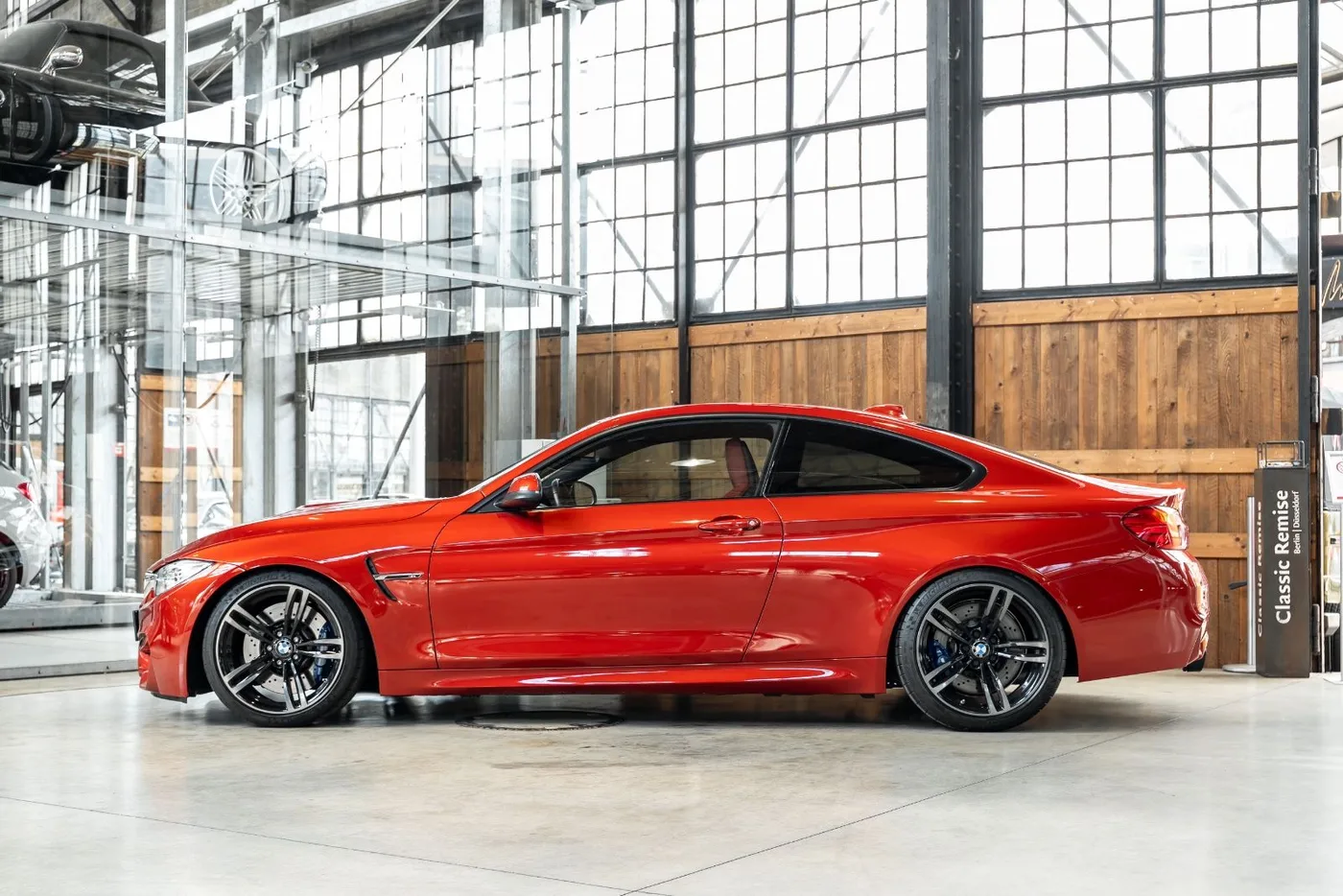 2018 BMW M4 Coupé proposée par un concessionnaire spécialisé à Neuss, Allemagne, photo 5 sur 25