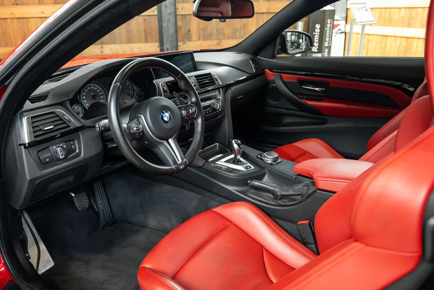 2018 BMW M4 Coupé proposée par un concessionnaire spécialisé à Neuss, Allemagne, photo 10 sur 25
