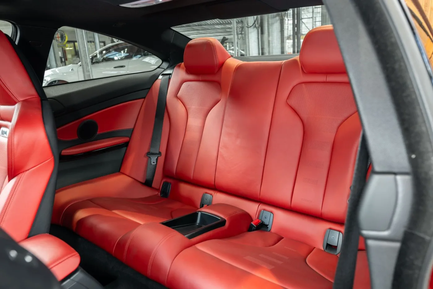 2018 BMW M4 Coupé proposée par un concessionnaire spécialisé à Neuss, Allemagne, photo 13 sur 25