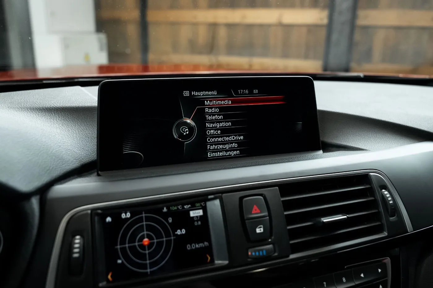 2018 BMW M4 Coupé proposée par un concessionnaire spécialisé à Neuss, Allemagne, photo 15 sur 25