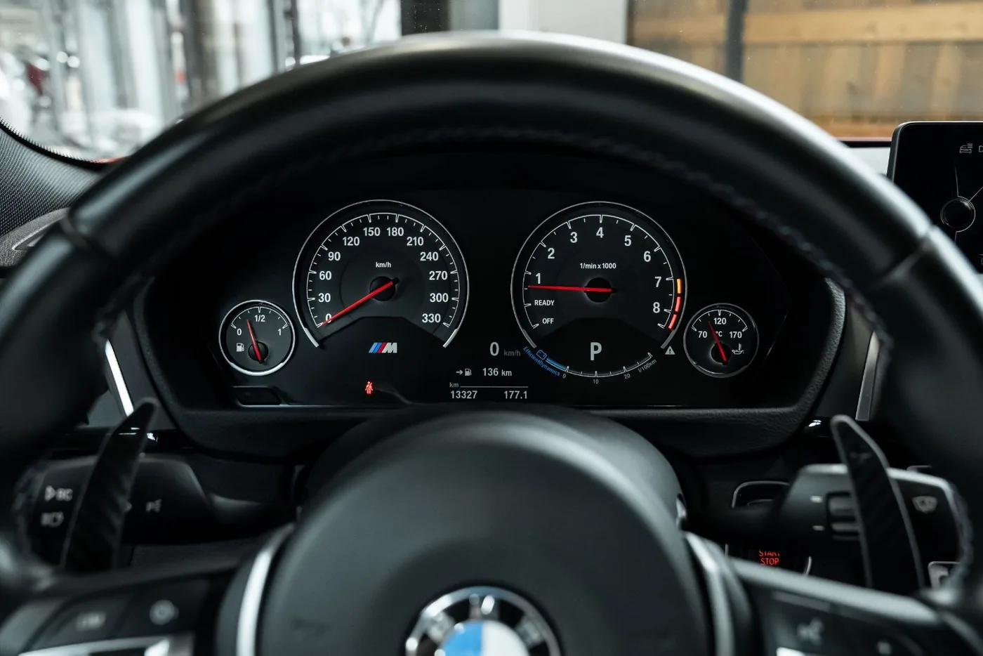 2018 BMW M4 Coupé proposée par un concessionnaire spécialisé à Neuss, Allemagne, photo 17 sur 25