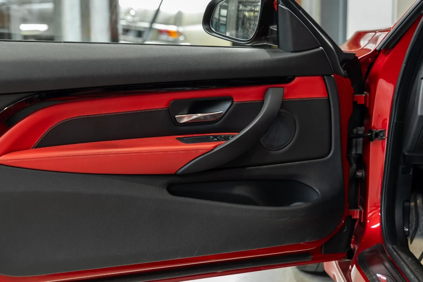 2018 BMW M4 Coupé proposée par un concessionnaire spécialisé à Neuss, Allemagne, photo 18 sur 25