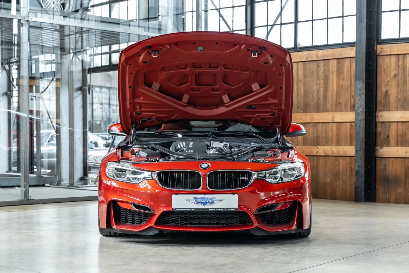 2018 BMW M4 Coupé proposée par un concessionnaire spécialisé à Neuss, Allemagne, photo 20 sur 25