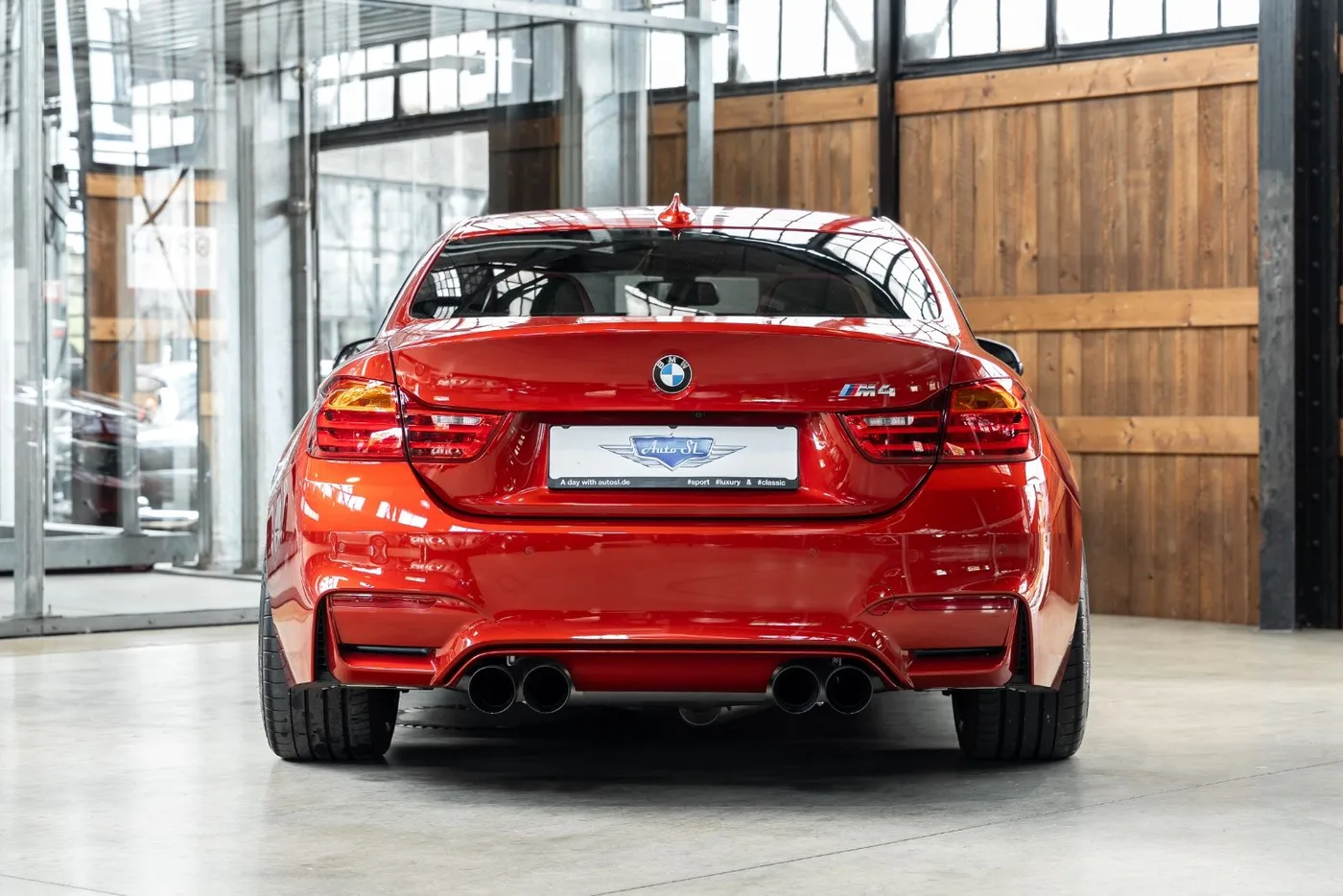 2018 BMW M4 Coupé proposée par un concessionnaire spécialisé à Neuss, Allemagne, photo 22 sur 25