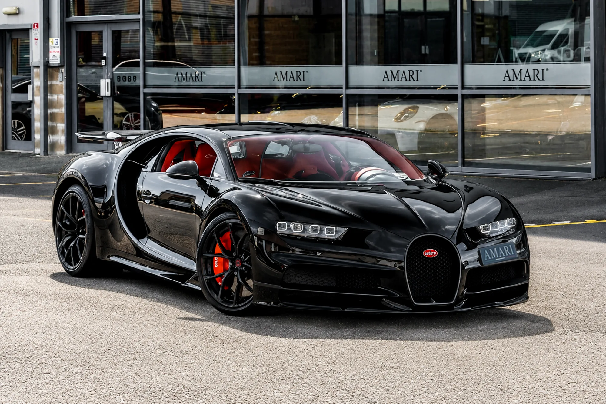 2018 Bugatti Chiron proposée par un spécialiste de la supercar à Preston, Royaume-Uni, photo principale