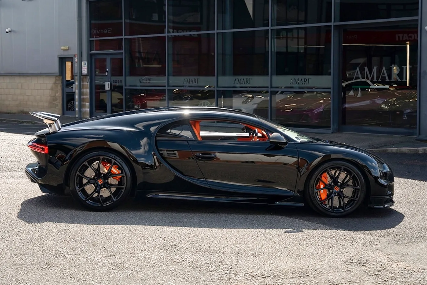 2018 Bugatti Chiron angeboten von einem Supersportwagenhändler in Preston, Vereinigtes Königreich, Foto 2 von 19