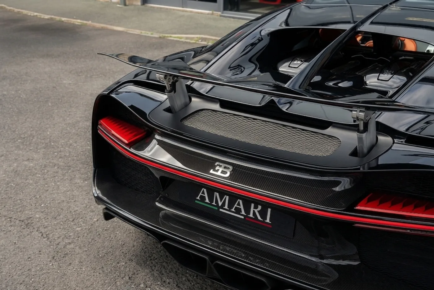 2018 Bugatti Chiron angeboten von einem Supersportwagenhändler in Preston, Vereinigtes Königreich, Foto 8 von 19