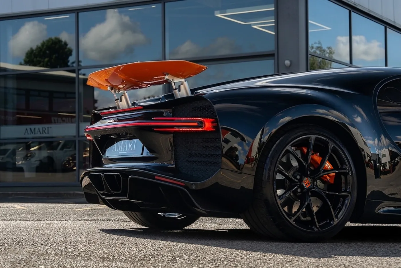 2018 Bugatti Chiron angeboten von einem Supersportwagenhändler in Preston, Vereinigtes Königreich, Foto 13 von 19
