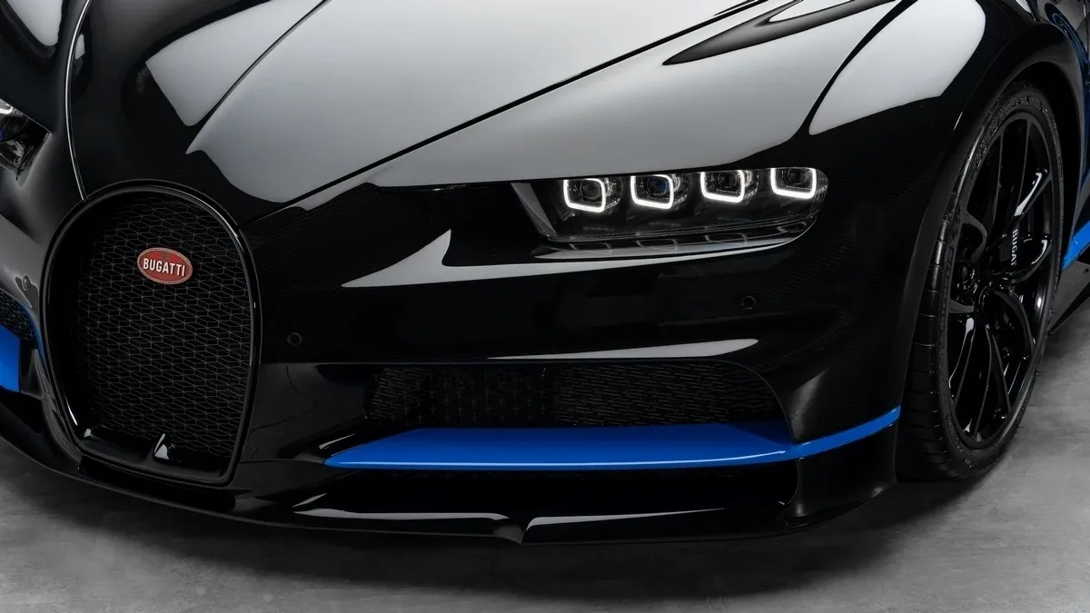 2018 Bugatti Chiron offered by a specialist dealer in Dubai, United Arab Emirates, photo 7 of 25