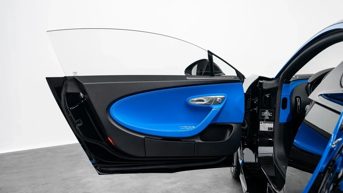 2018 Bugatti Chiron offered by a specialist dealer in Dubai, United Arab Emirates, photo 10 of 25