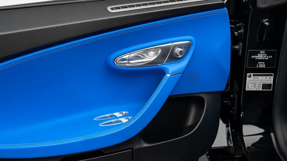 2018 Bugatti Chiron offered by a specialist dealer in Dubai, United Arab Emirates, photo 11 of 25