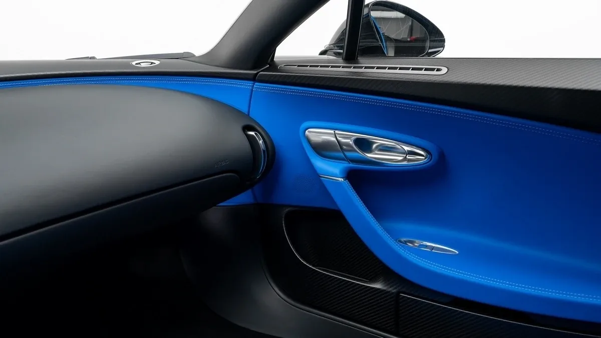 2018 Bugatti Chiron offered by a specialist dealer in Dubai, United Arab Emirates, photo 18 of 25