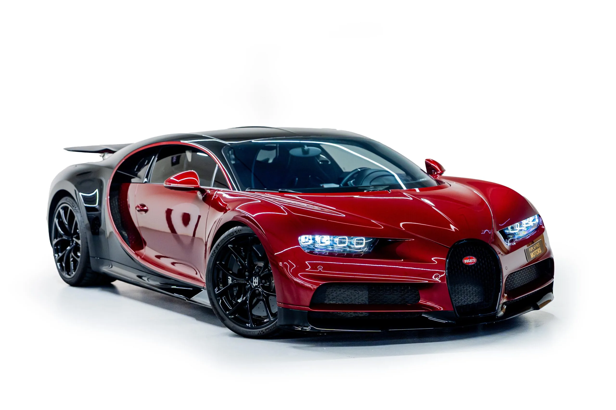 2018 Bugatti Chiron proposée par un concessionnaire spécialisé à Dubaï, Émirats arabes unis, photo principale