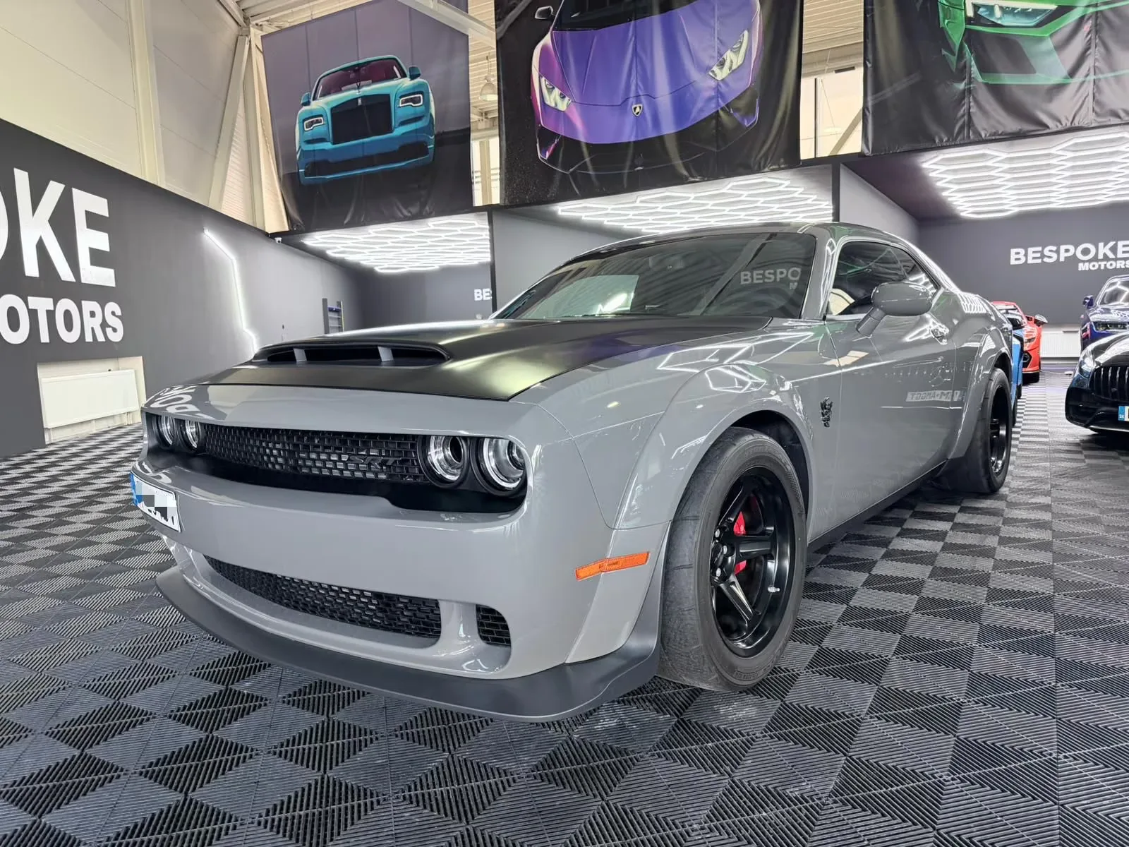 2018 Dodge Challenger SRT Demon proposée par un concessionnaire spécialisé à Bratislava, Slovaquie, photo principale