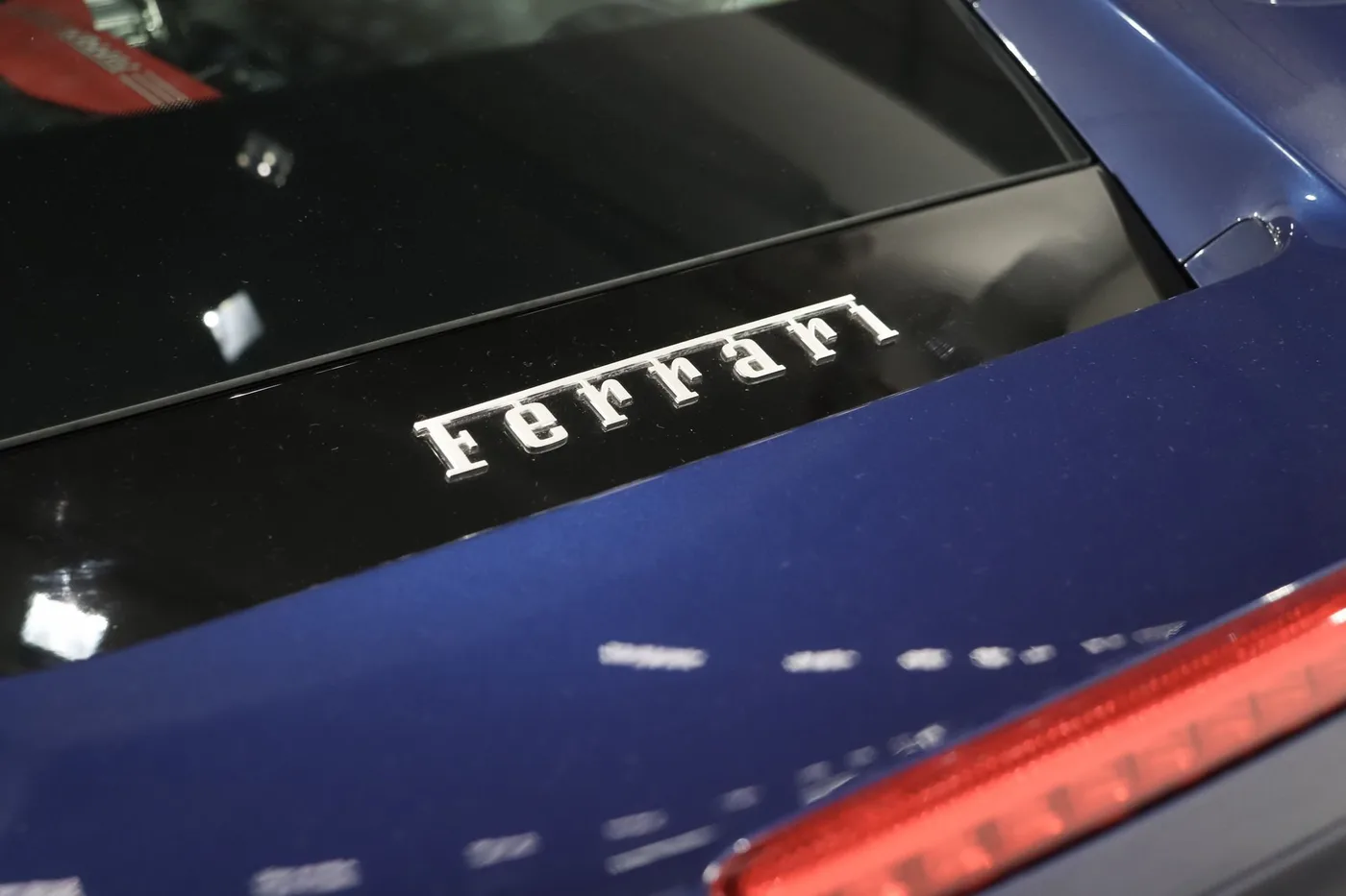 2018 Ferrari 488 GTB offered by a supercar dealer in Zibido San Giacomo, Italy, photo 12 of 25