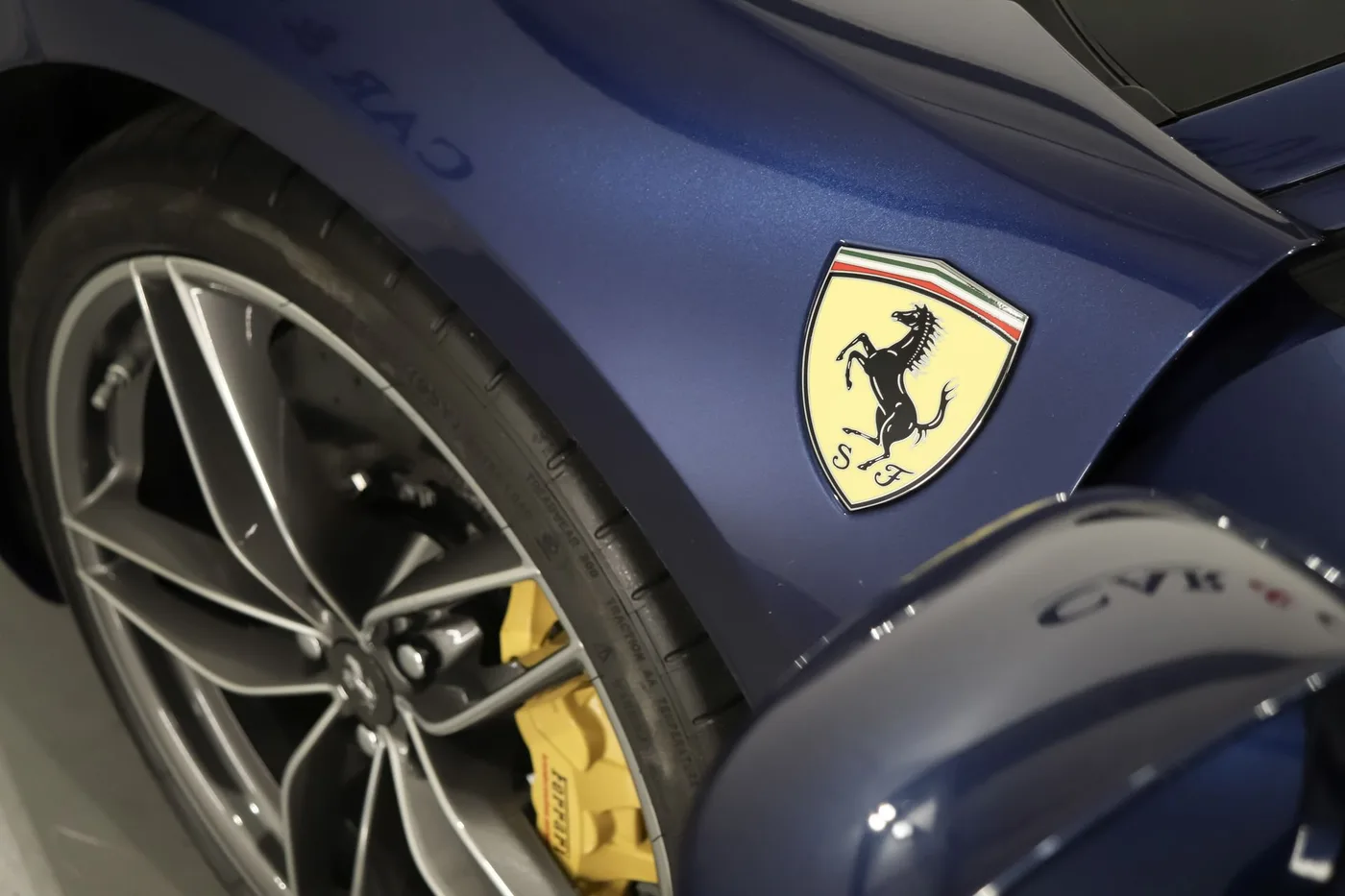 2018 Ferrari 488 GTB offered by a supercar dealer in Zibido San Giacomo, Italy, photo 19 of 25