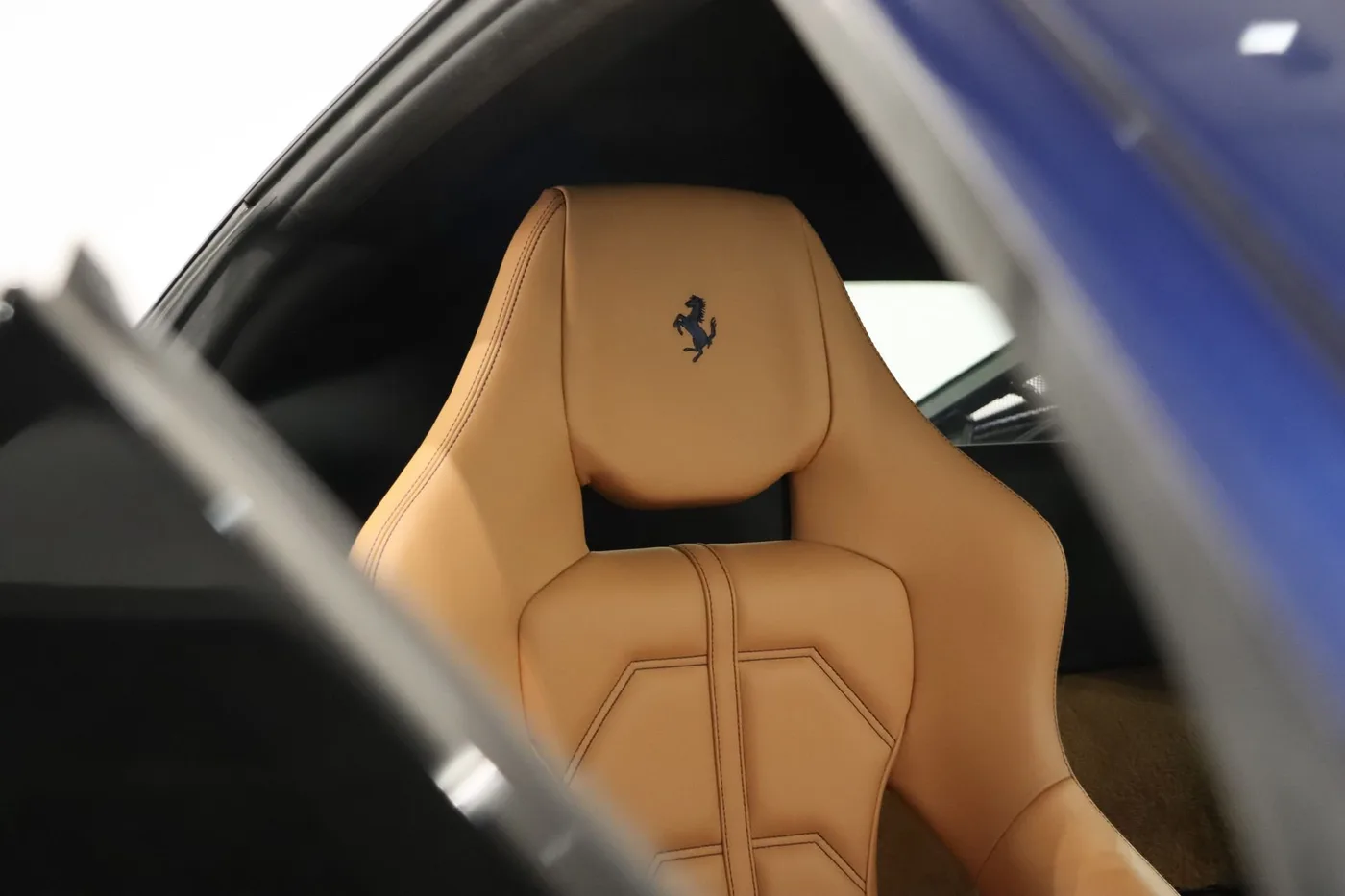 2018 Ferrari 488 GTB offered by a supercar dealer in Zibido San Giacomo, Italy, photo 23 of 25
