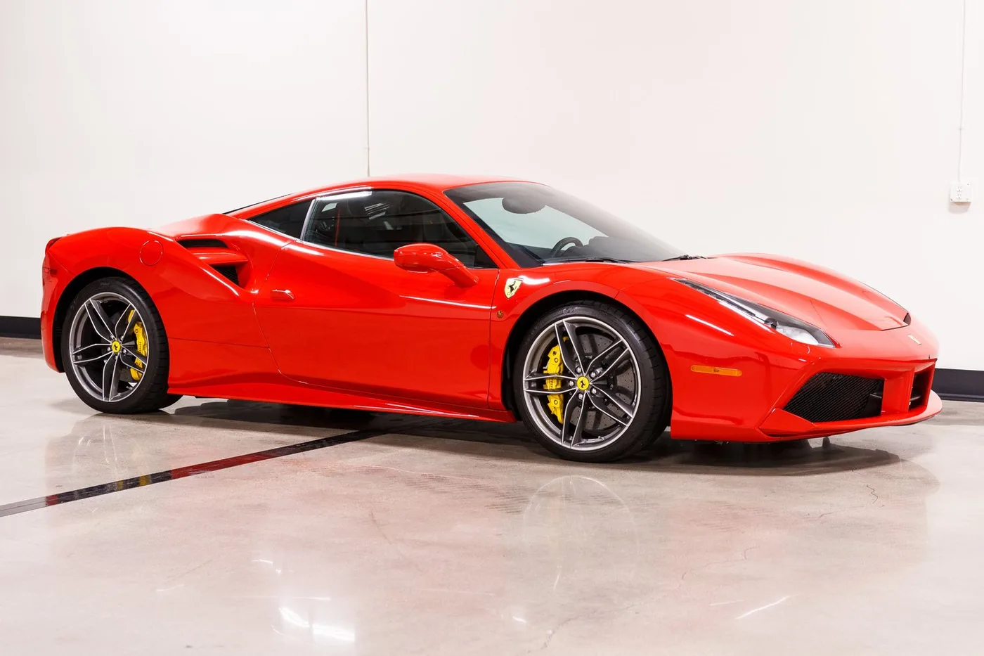 2018 Ferrari 488 GTB sold by a specialist dealer in Costa Mesa, United States, photo 7 of 15
