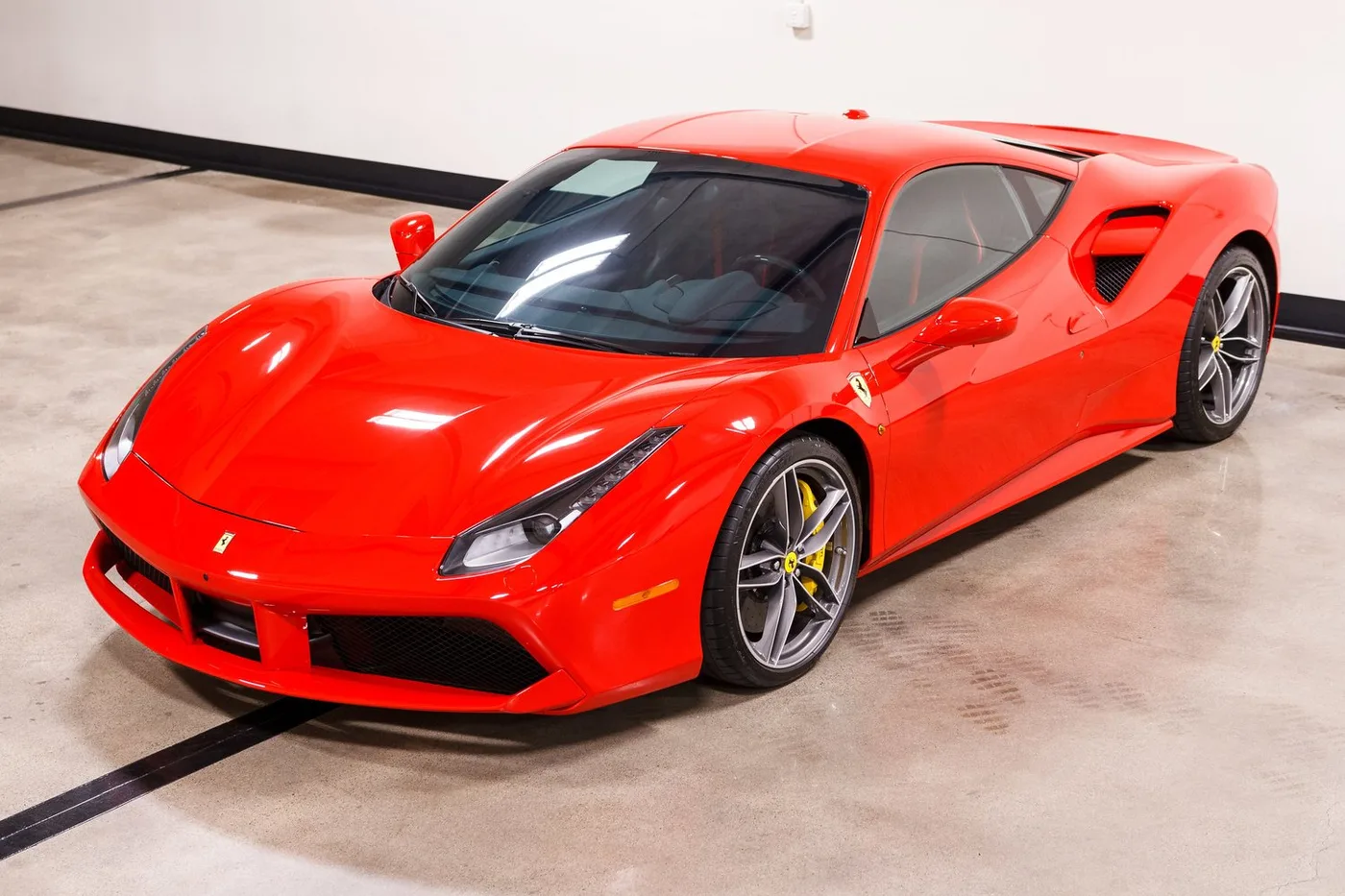 2018 Ferrari 488 GTB sold by a specialist dealer in Costa Mesa, United States, photo 11 of 15