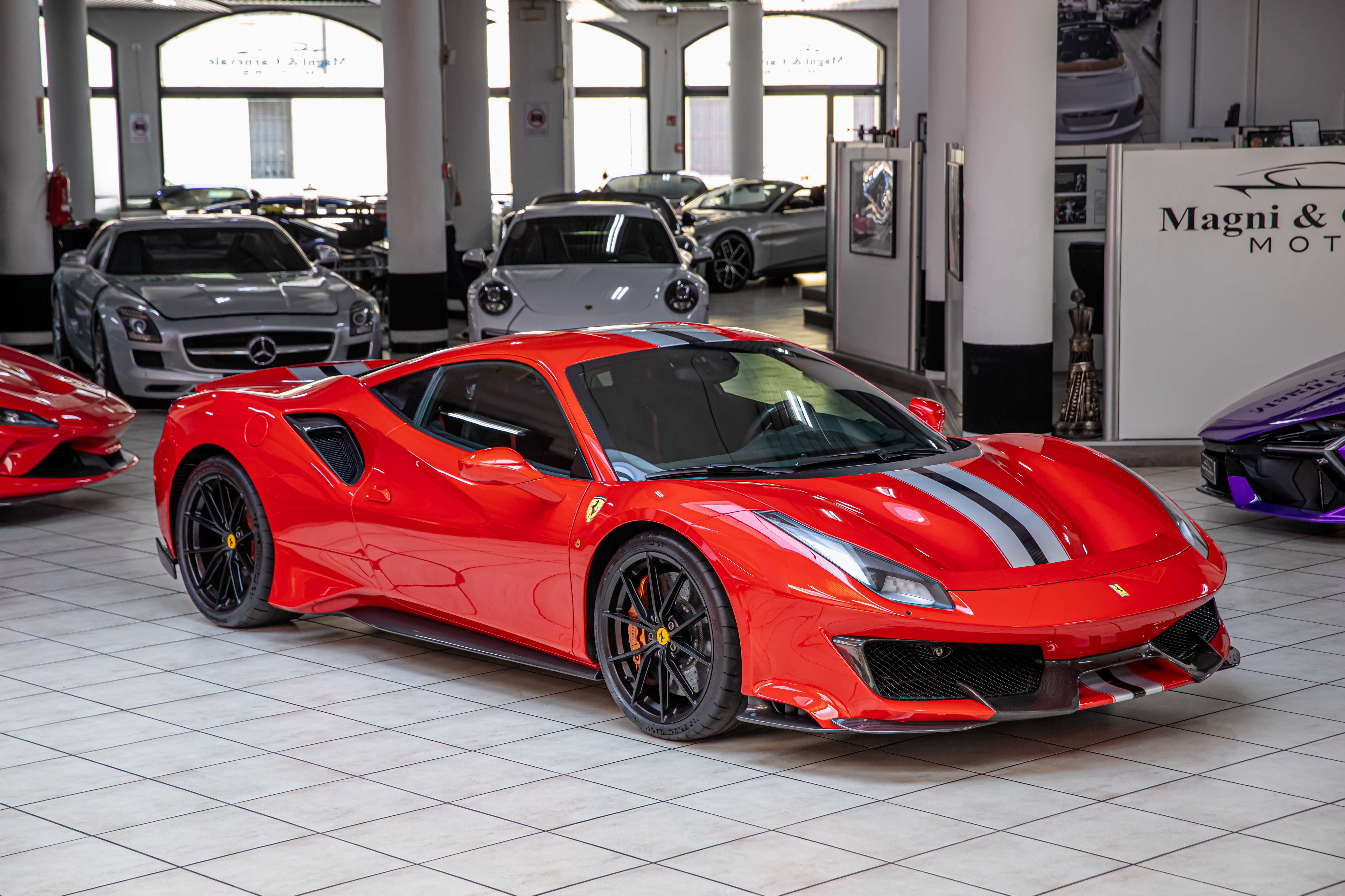 2018 Ferrari 488 Pista proposée par un concessionnaire spécialisé à Milan, Italie, photo 2 sur 20