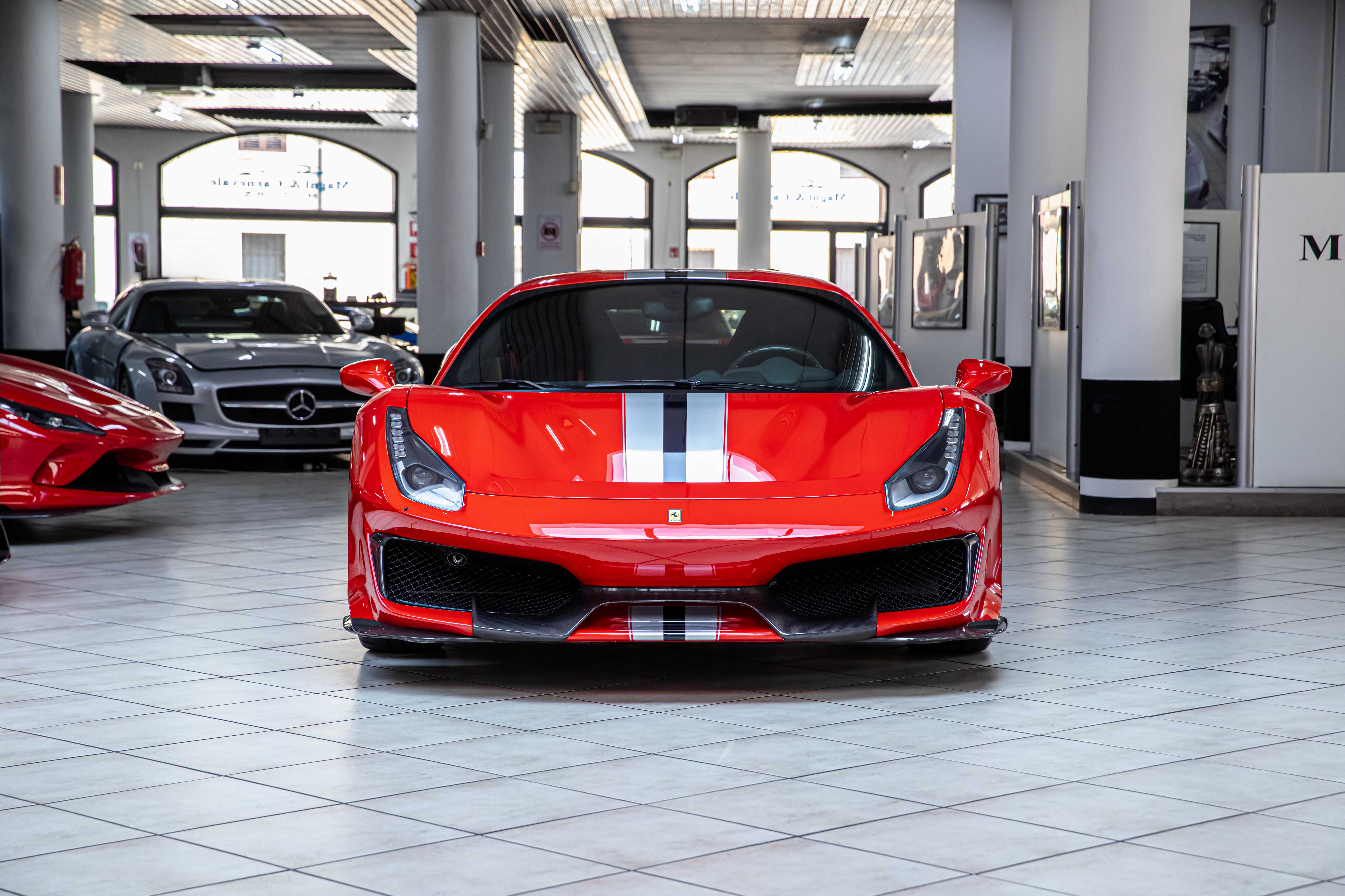 2018 Ferrari 488 Pista proposée par un concessionnaire spécialisé à Milan, Italie, photo 6 sur 20
