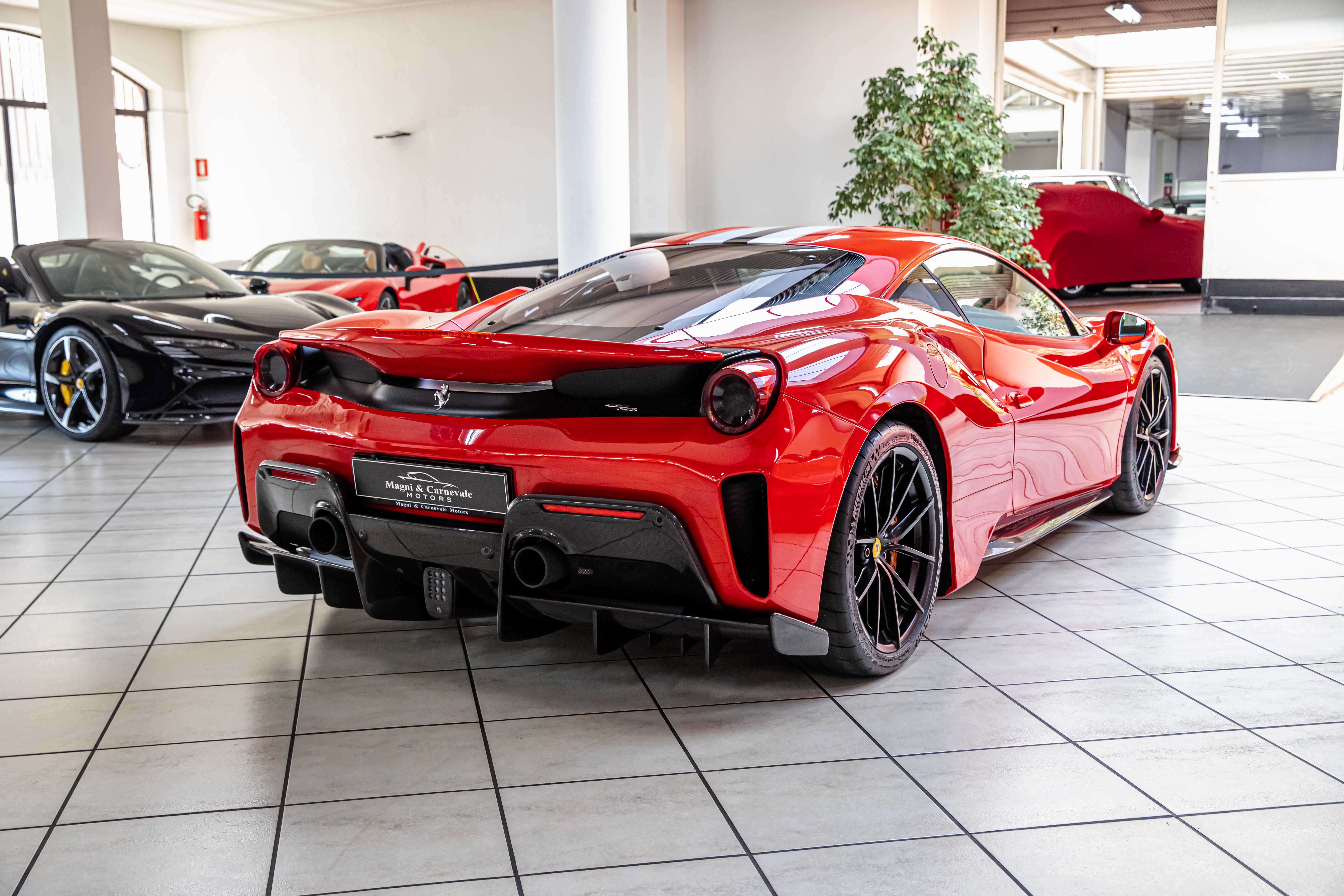 2018 Ferrari 488 Pista proposée par un concessionnaire spécialisé à Milan, Italie, photo 11 sur 20
