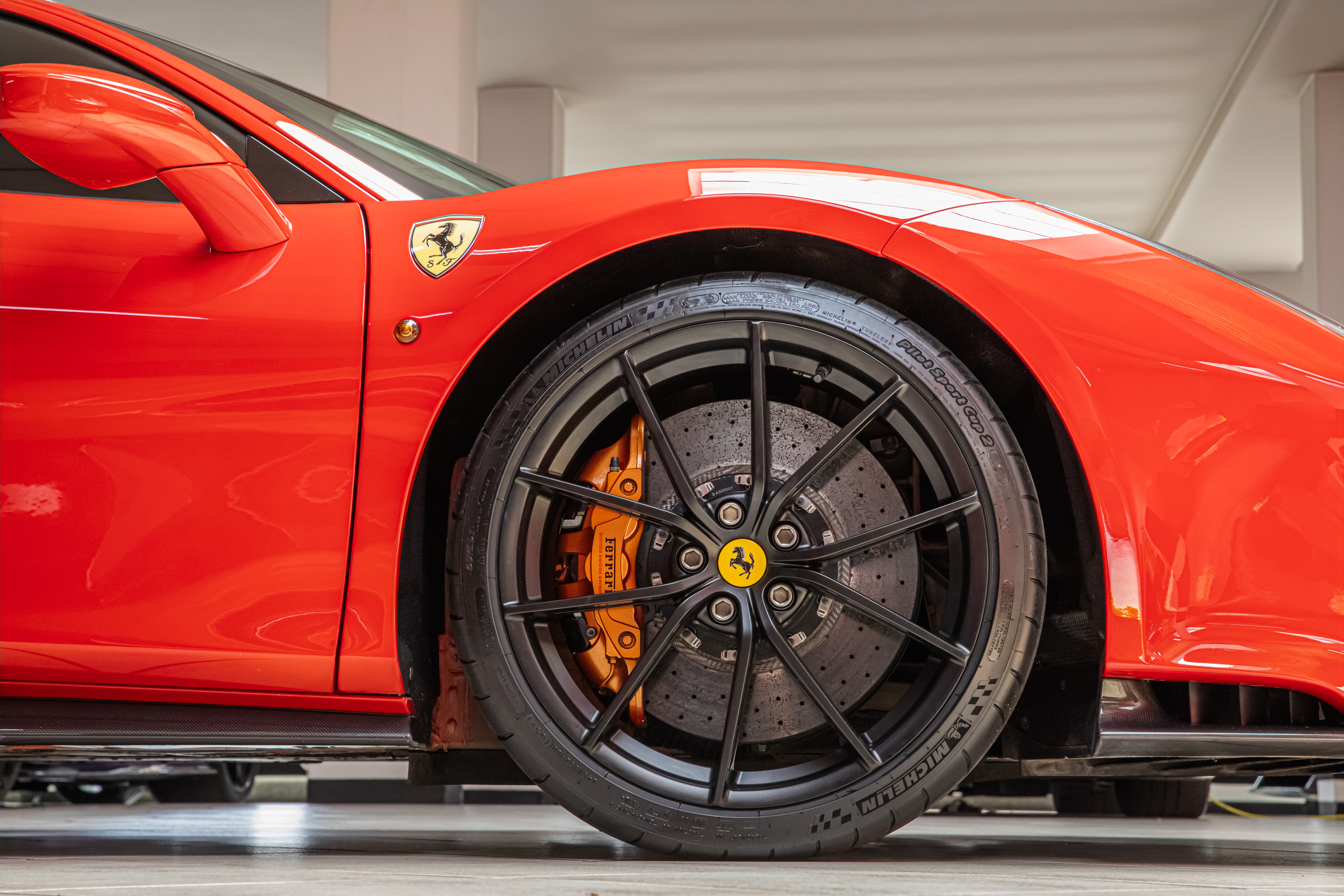 2018 Ferrari 488 Pista proposée par un concessionnaire spécialisé à Milan, Italie, photo 14 sur 20