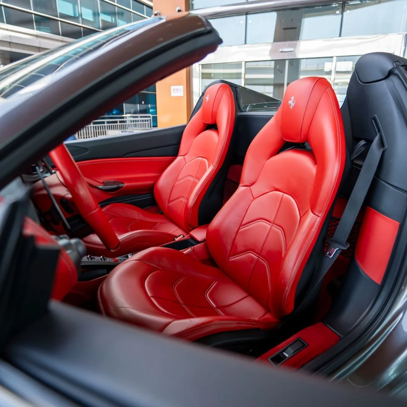 2018 Ferrari 488 Spider angeboten von einem Fachhändler in Dubai, Vereinigte Arabische Emirate, Foto 12 von 27
