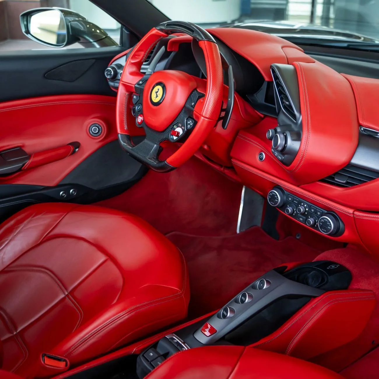 2018 Ferrari 488 Spider angeboten von einem Fachhändler in Dubai, Vereinigte Arabische Emirate, Foto 14 von 27