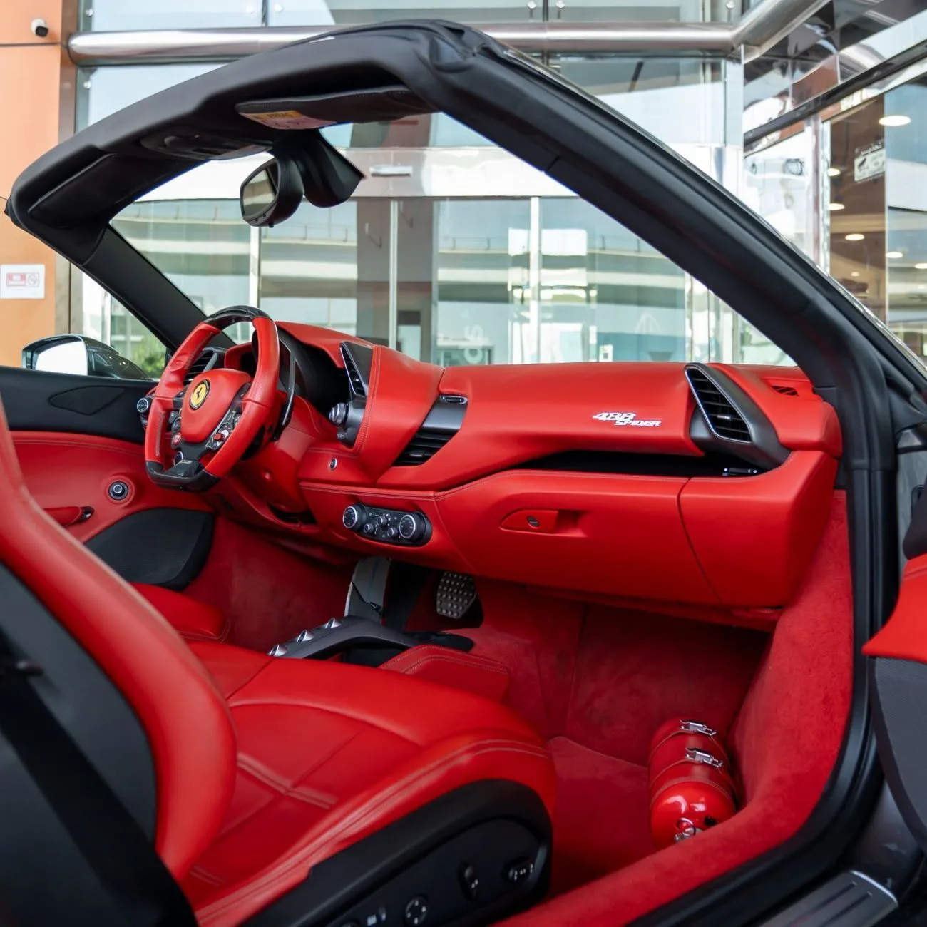 2018 Ferrari 488 Spider angeboten von einem Fachhändler in Dubai, Vereinigte Arabische Emirate, Foto 17 von 27