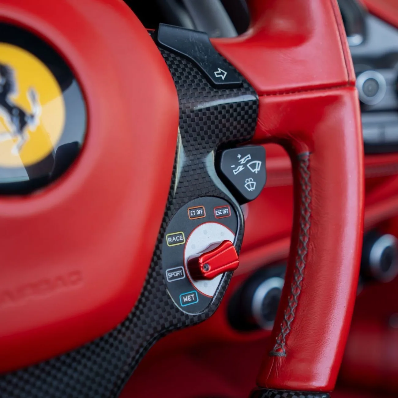 2018 Ferrari 488 Spider angeboten von einem Fachhändler in Dubai, Vereinigte Arabische Emirate, Foto 18 von 27