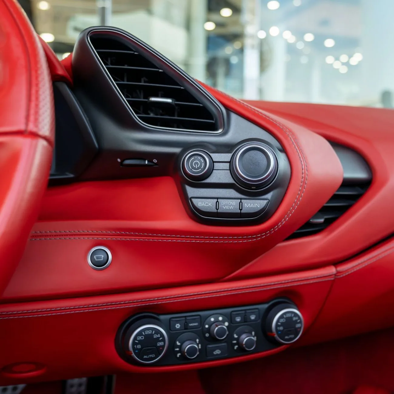2018 Ferrari 488 Spider angeboten von einem Fachhändler in Dubai, Vereinigte Arabische Emirate, Foto 19 von 27