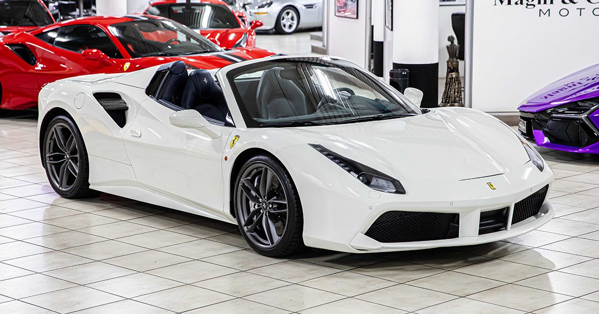 2018 Ferrari 488 Spider proposée par un concessionnaire spécialisé à Milan, Italie, photo principale
